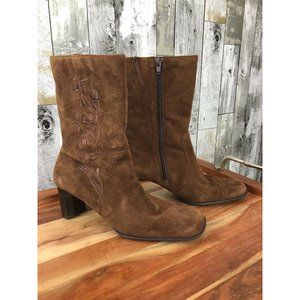 white mount women’s boots embroidered 9M